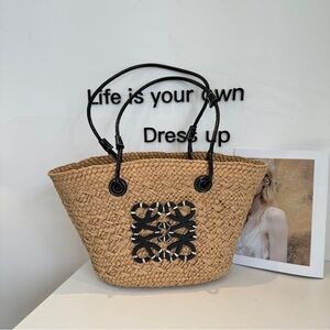 LOEWE 50x25x28cm straw bag